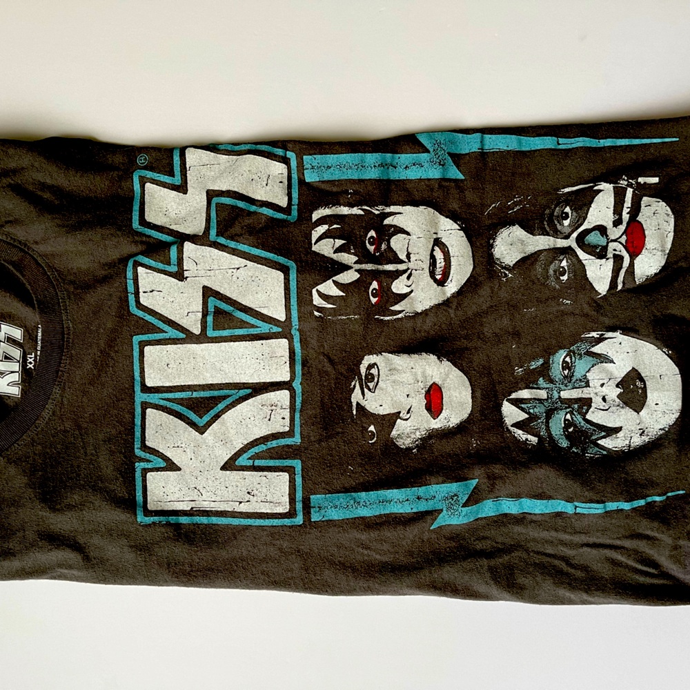 KISS GRAPHIC TEE